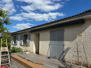 Photo de galerie - Store posé