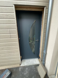 Photo de galerie - Pose d’une nouvelle porte d’entrée 