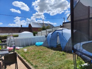 Photo de galerie - Je vis dans un village de campagne avec une grande cour avec spa piscine trampoline tente pour les enfant s'épanouisse 