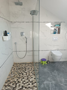 Photo de galerie - Installation douche italienne
avec toilette giberit et installation carlage