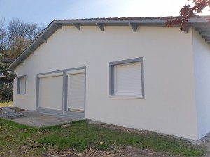 Photo de galerie - Renovation peinture extérieure intérieur et tour suppore nettoyage des façade et des Murs portail fer forgés et dallage