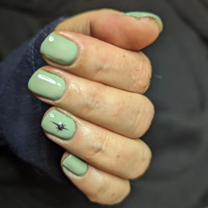Photo de galerie - Gainage sur ongles naturels + nail art 